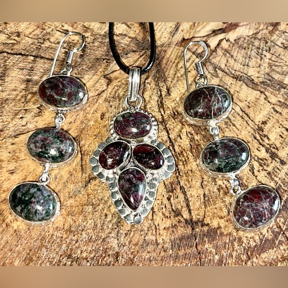 Dark Eudialyte Pendant & Earrings Set - Picture 4 of 8